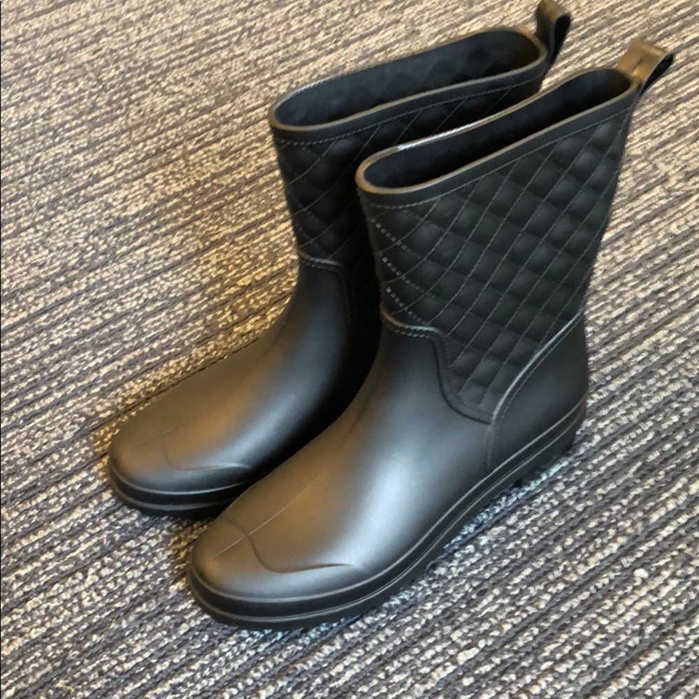 BNWOT Black Rainboots